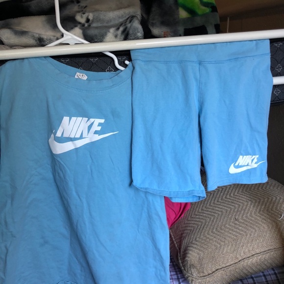 Nike Two Piece Baddie Outfit - Picture 1 of 1